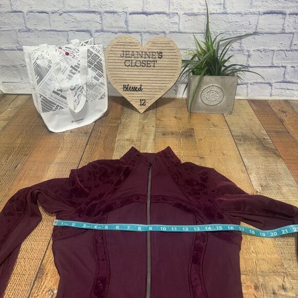Lululemon Define Jacket Flocked
Dark Adobe size 8 - Picture 11 of 15